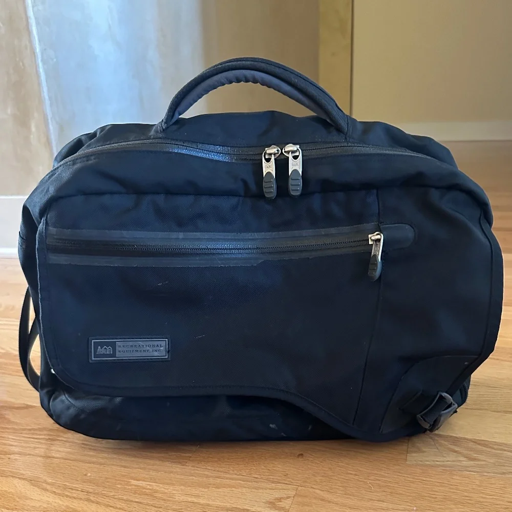 REI Black Messenger Bag Satchel Shoulder Bag